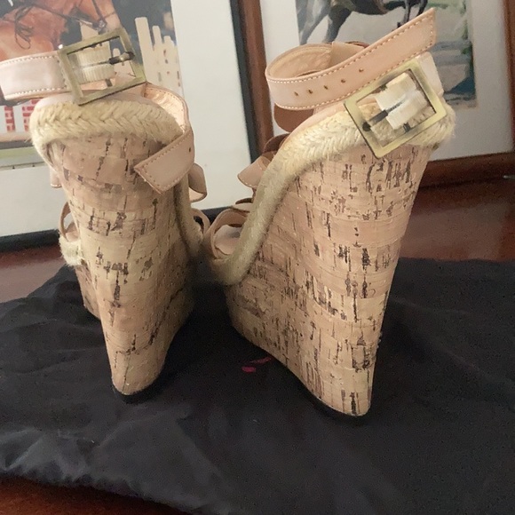 NWOT never worn 4 1/2” flower platform shoes 7 1/2 - Picture 3 of 5